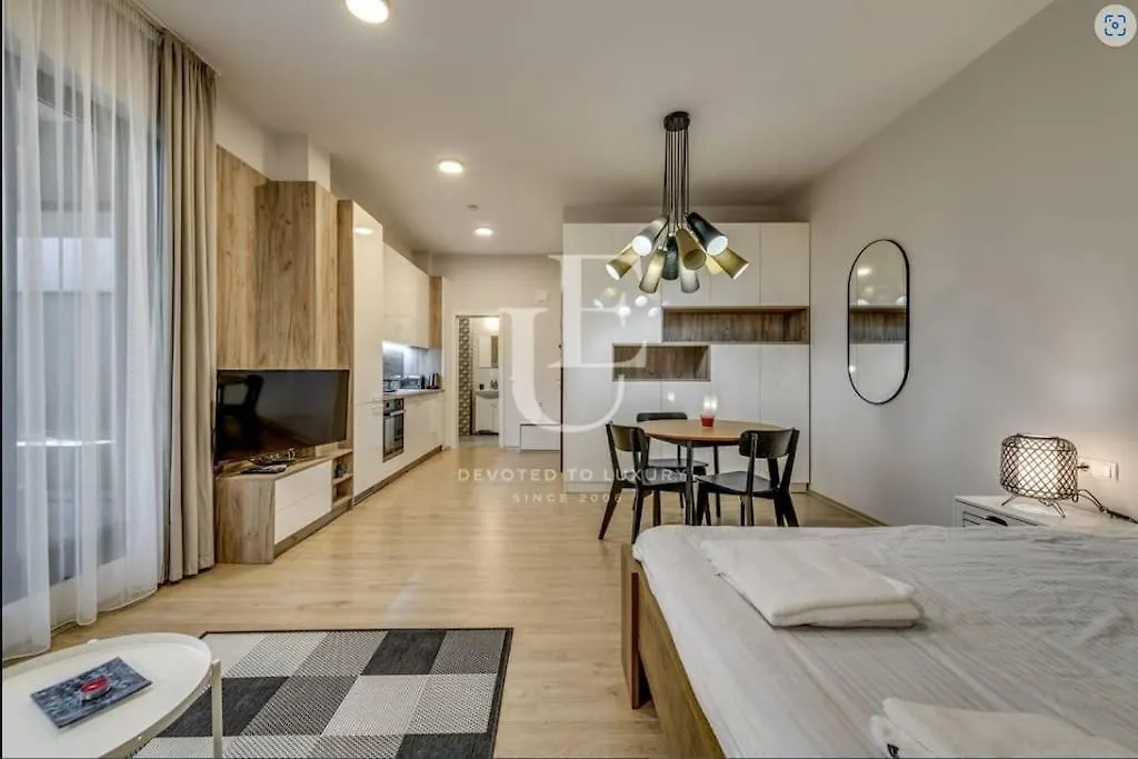 Apartment Geneva: A Charming Patio Studio With Private Parking! Sofia