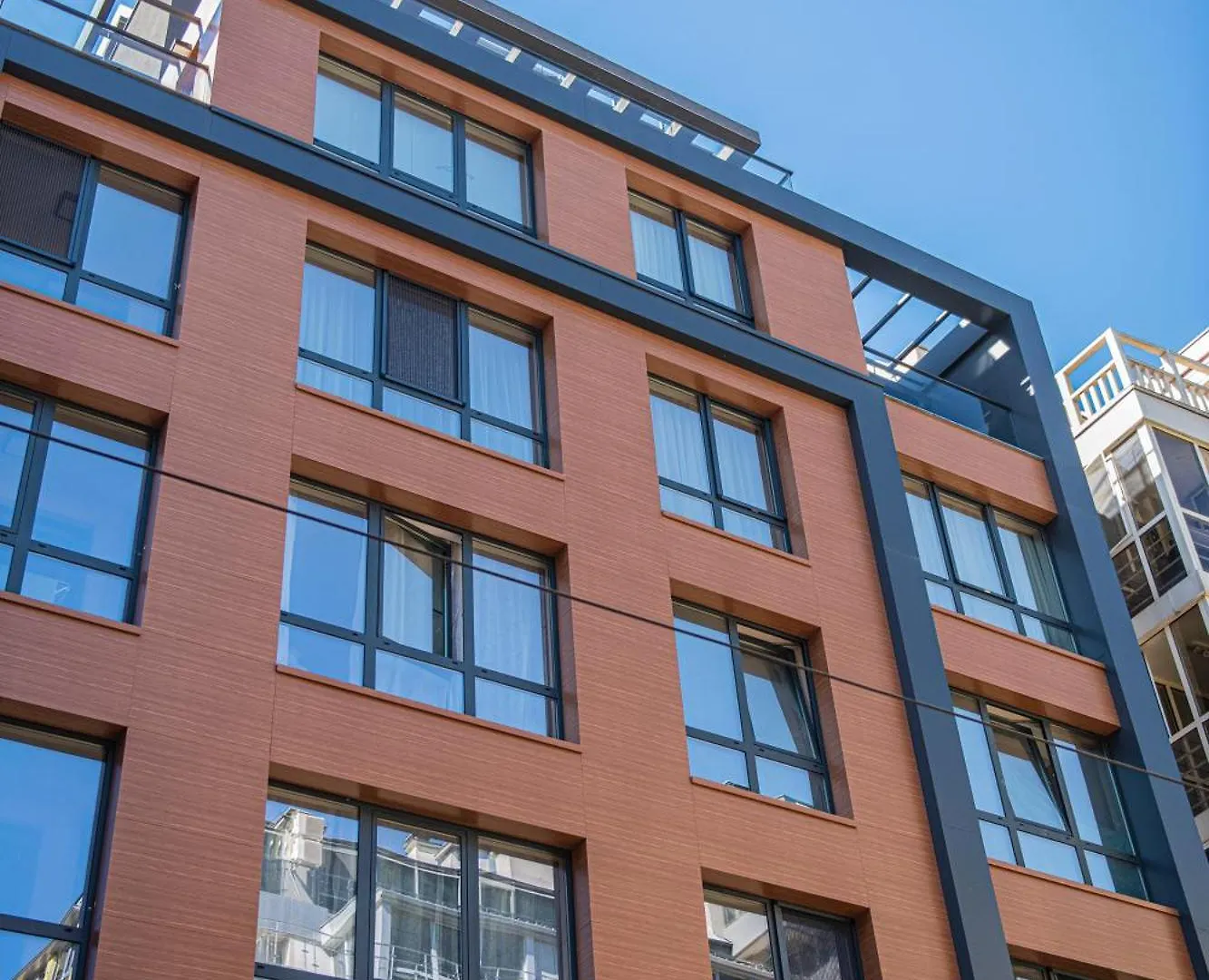 Geneva: A Charming Patio Studio With Private Parking! Sofie Bulharsko