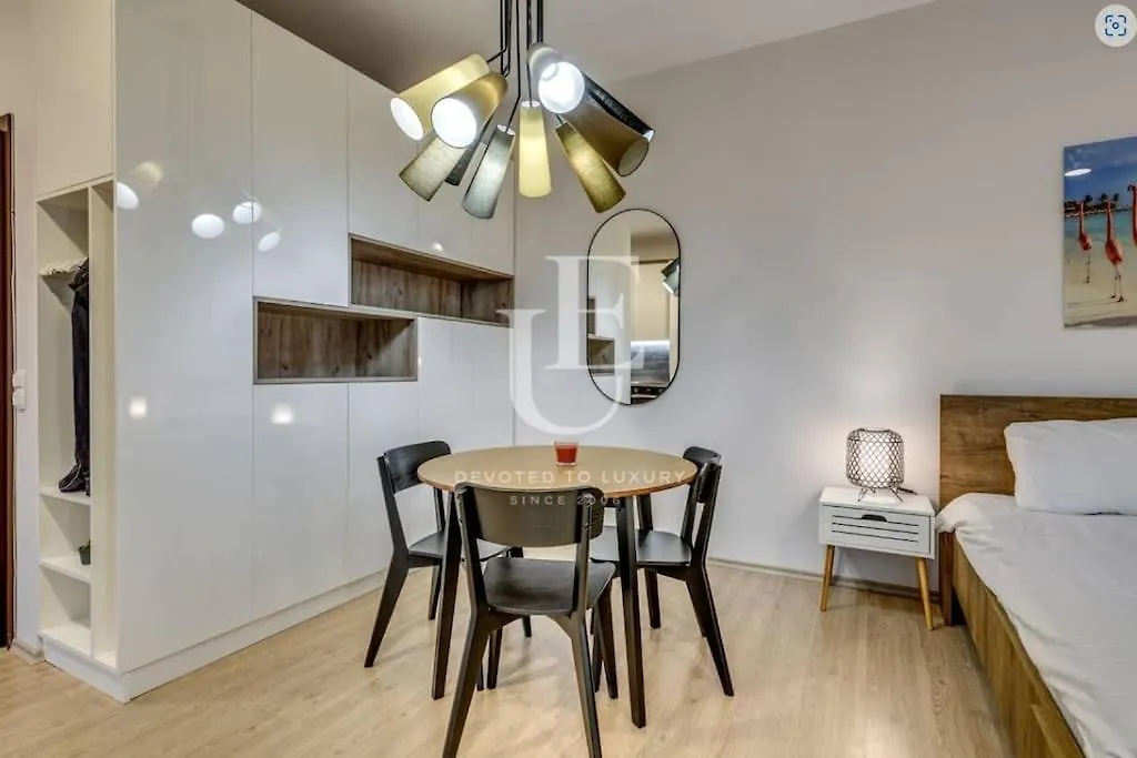 Geneva: A Charming Patio Studio With Private Parking! Σόφια